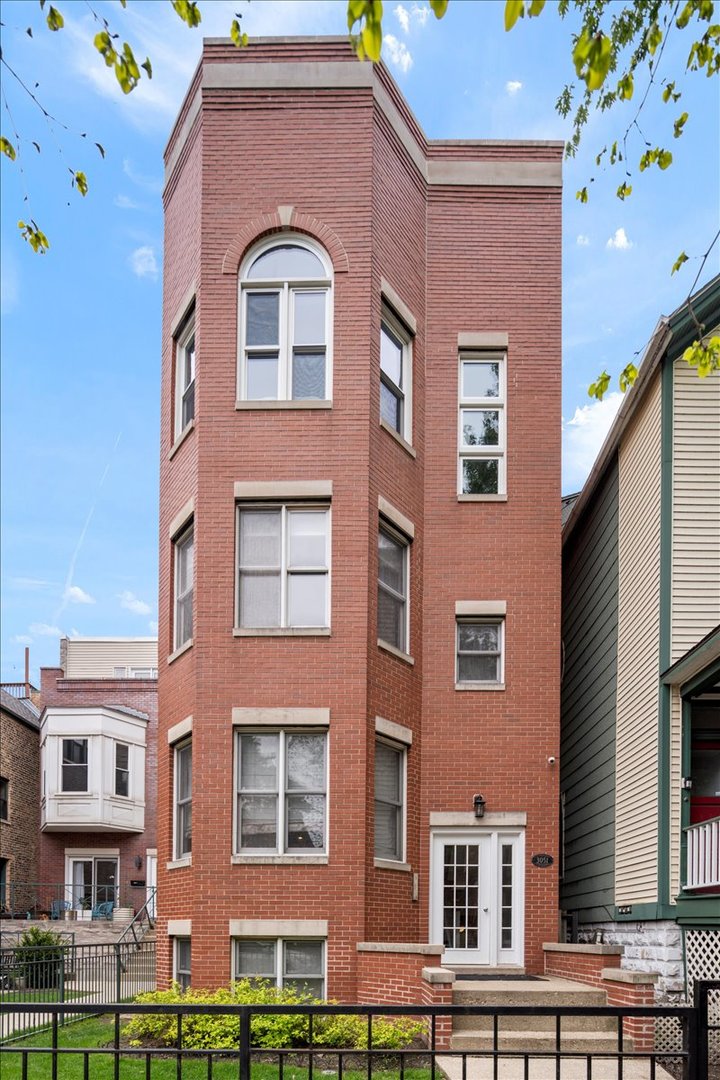 3051 N Clifton Avenue Unit: 3