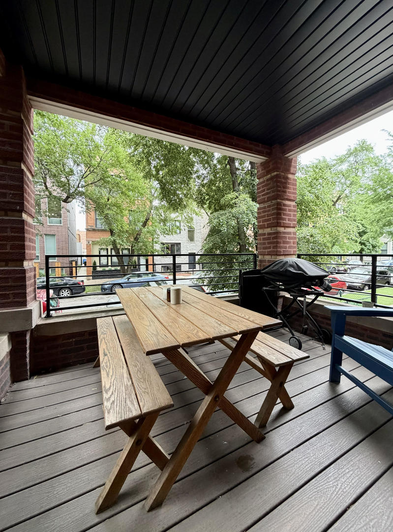 846 N Hoyne Avenue Unit: 1F