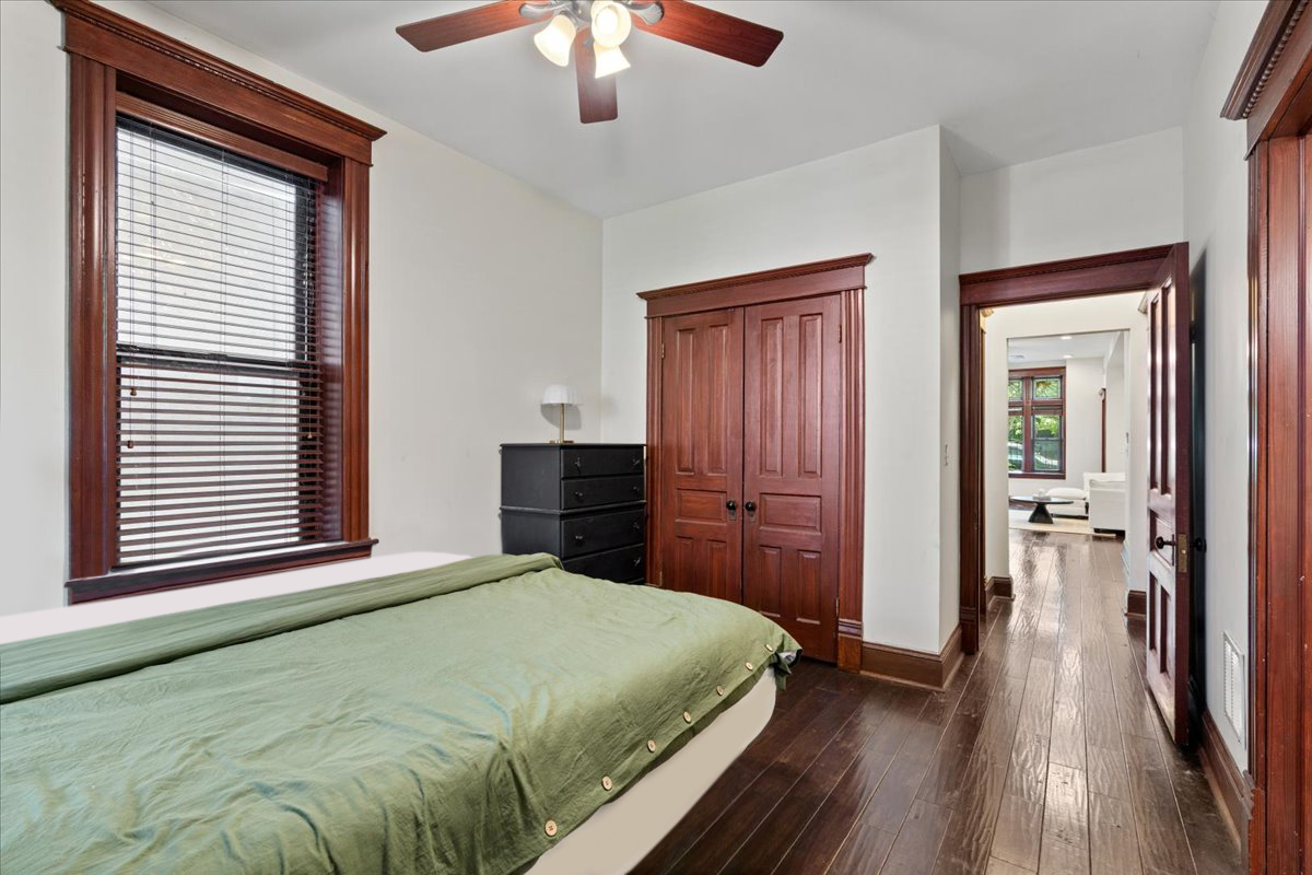 2044 W HADDON Avenue Unit: 1