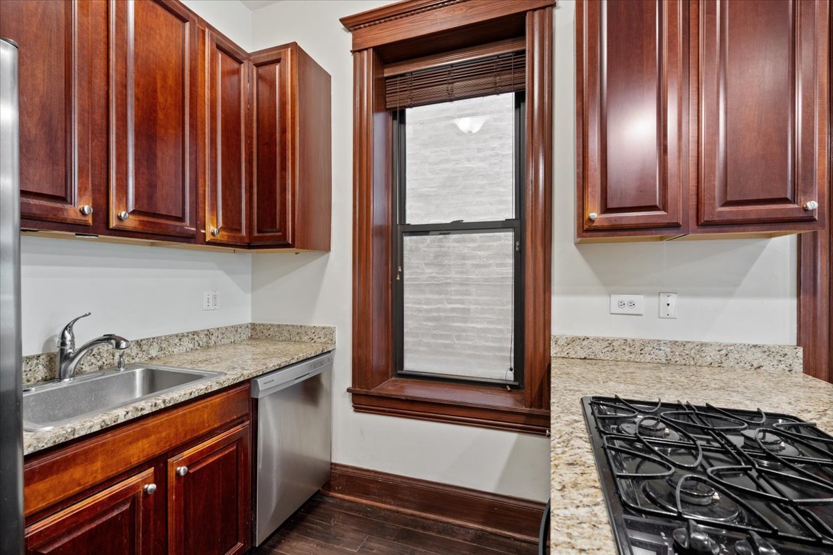 2044 W HADDON Avenue Unit: 1