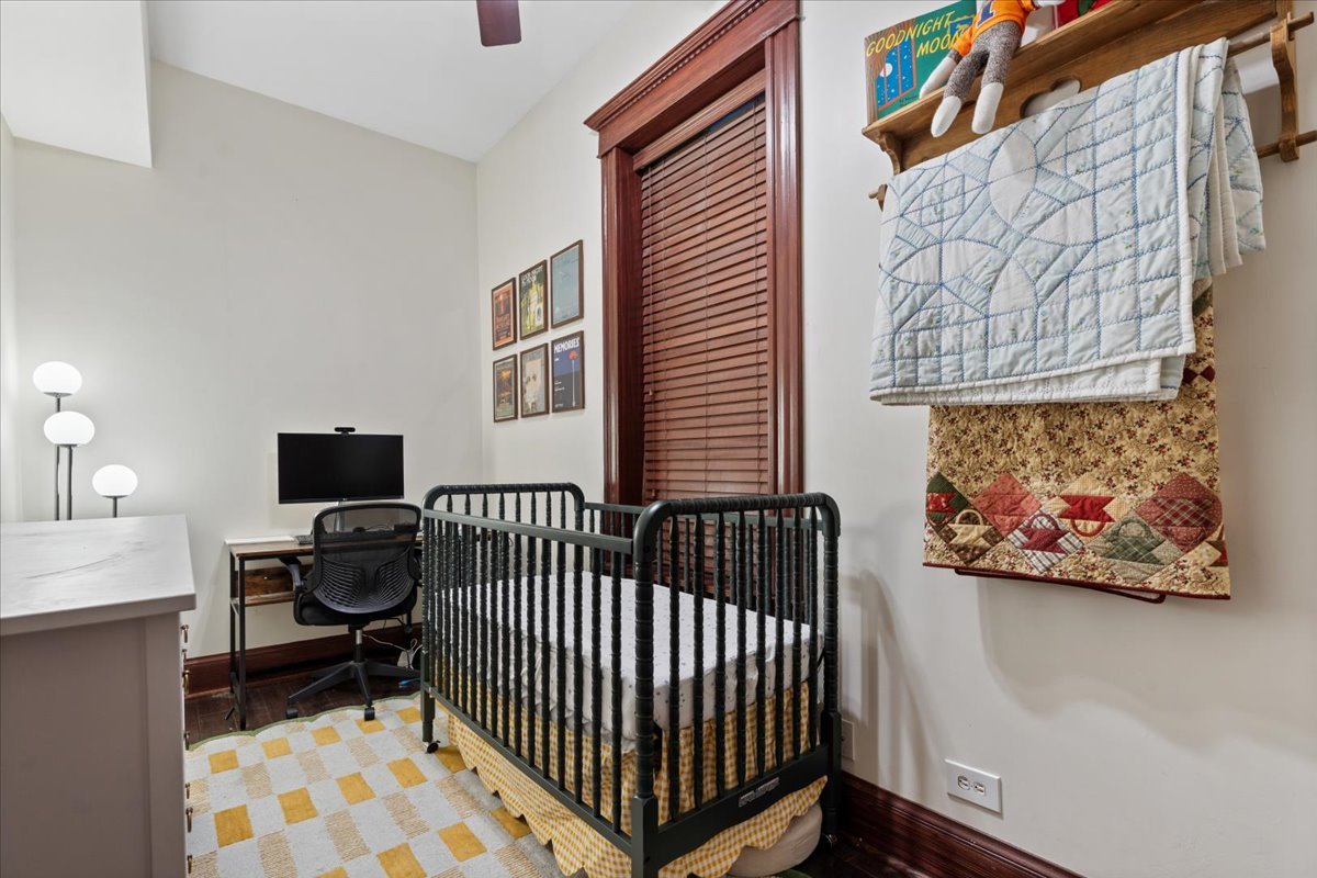 2044 W HADDON Avenue Unit: 1