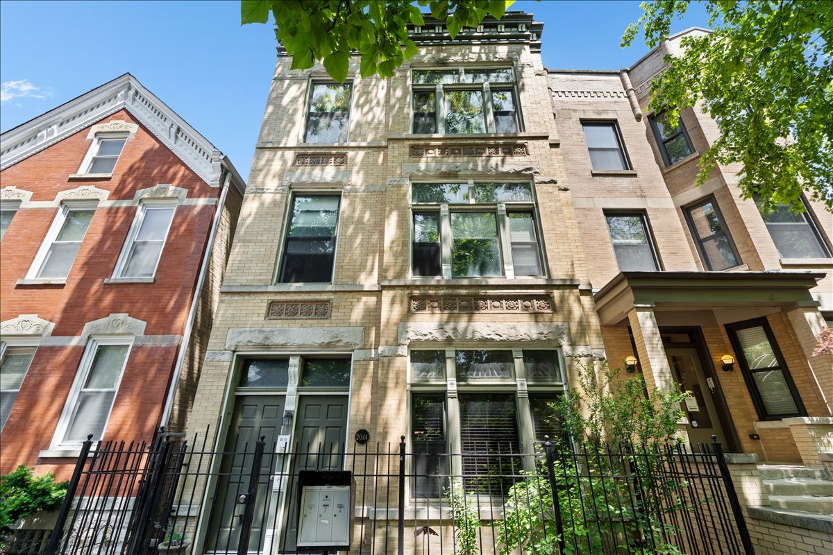 2044 W HADDON Avenue Unit: 1
