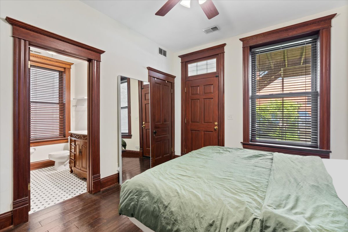 2044 W HADDON Avenue Unit: 1