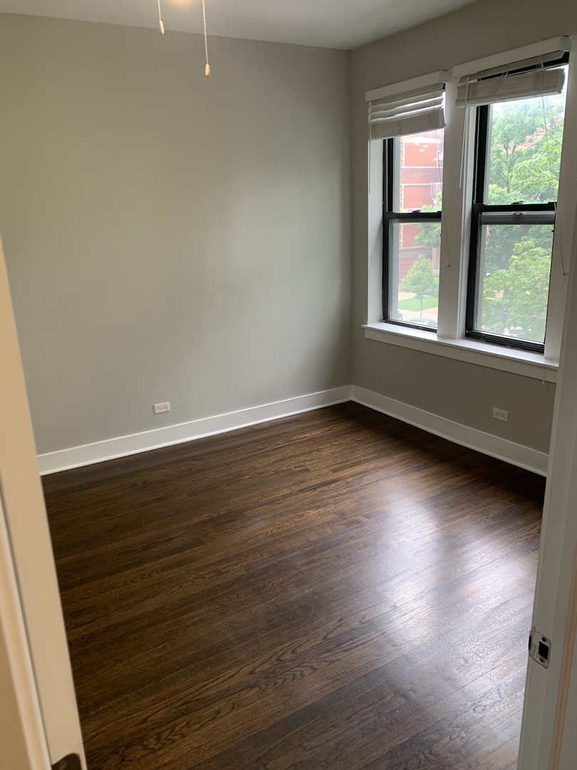 5513 S EVERETT Avenue Unit: 2W