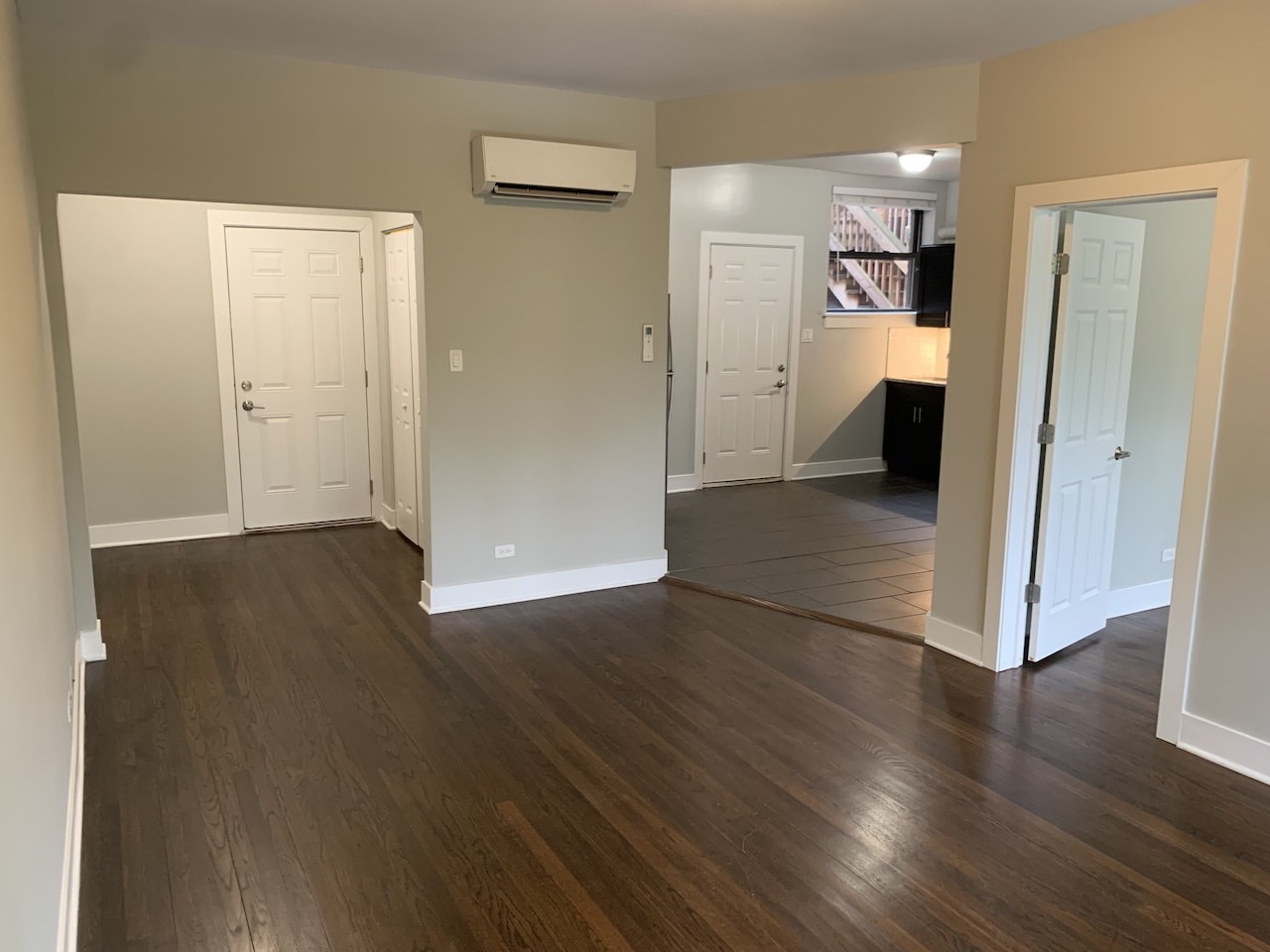5513 S EVERETT Avenue Unit: 2W