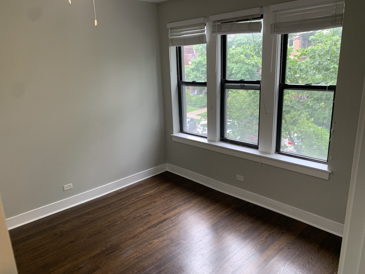 5513 S EVERETT Avenue Unit: 2W