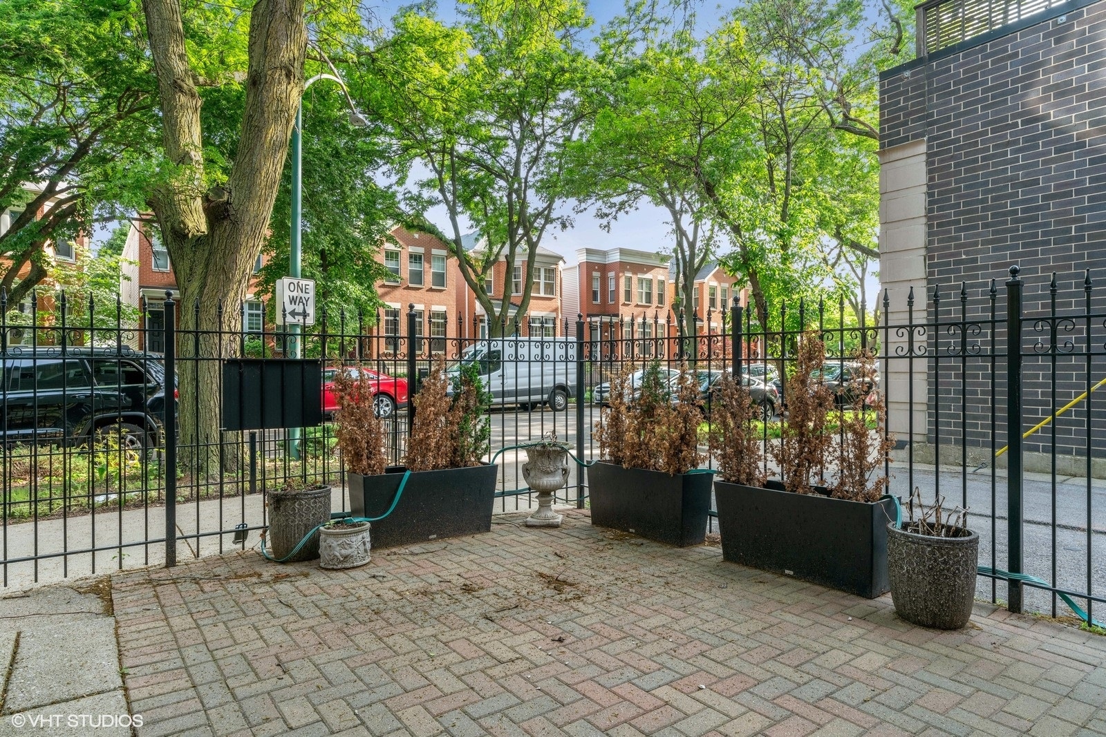 330 W EVERGREEN Avenue Unit: 1