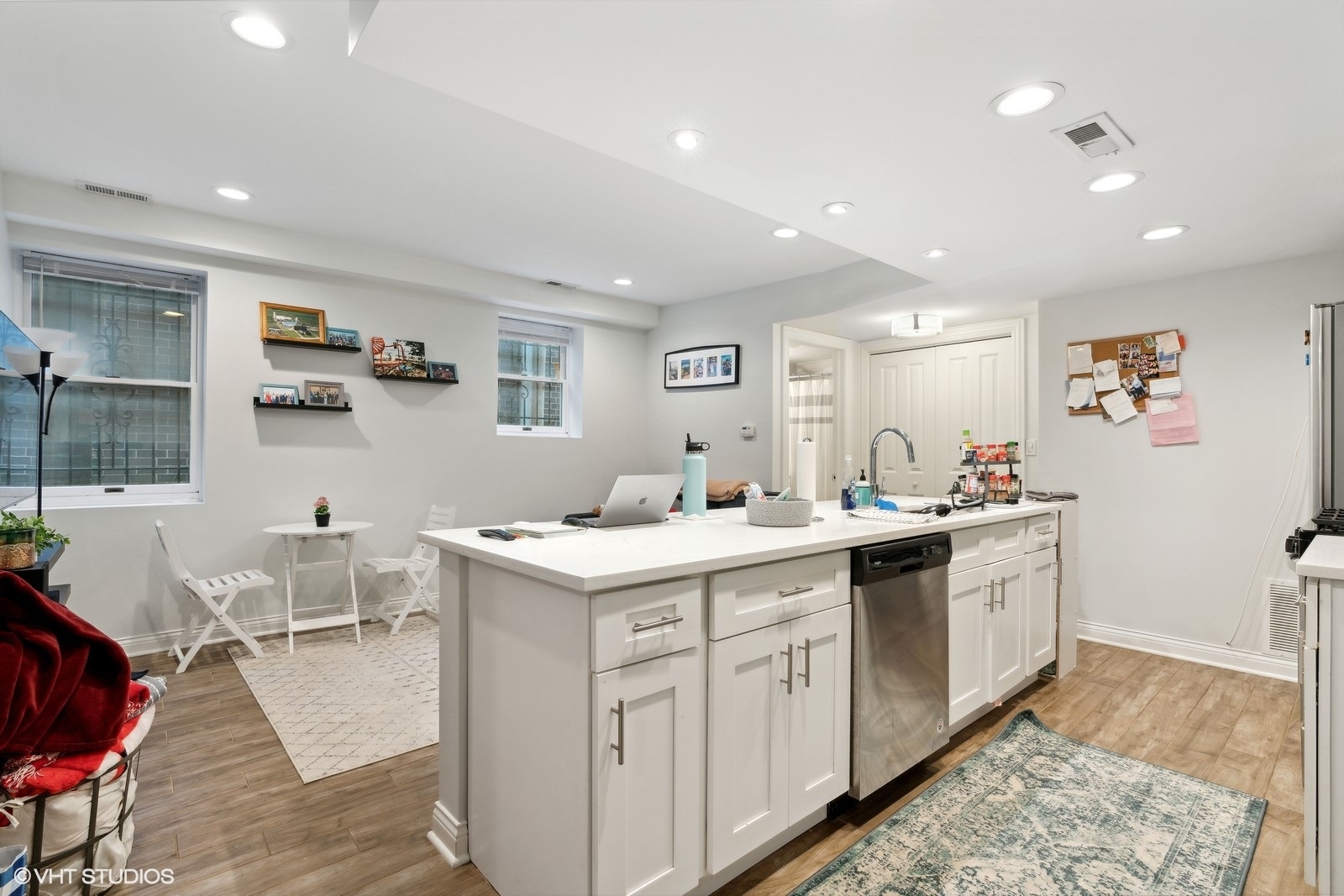330 W EVERGREEN Avenue Unit: 1