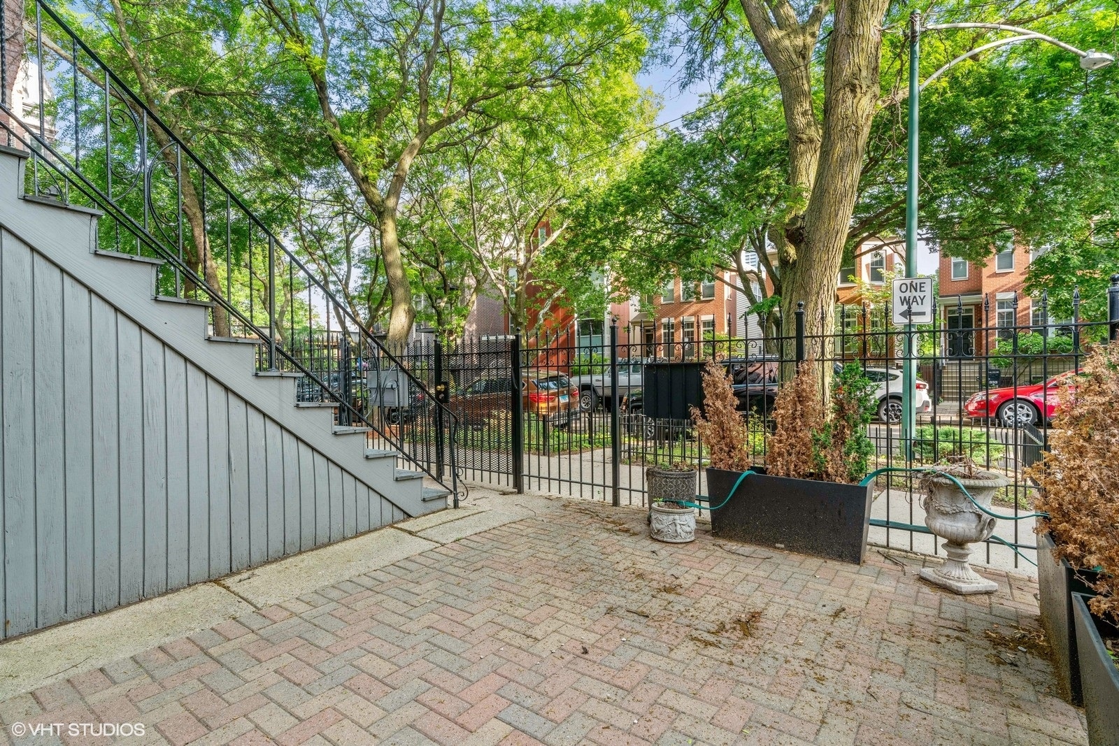 330 W EVERGREEN Avenue Unit: 1