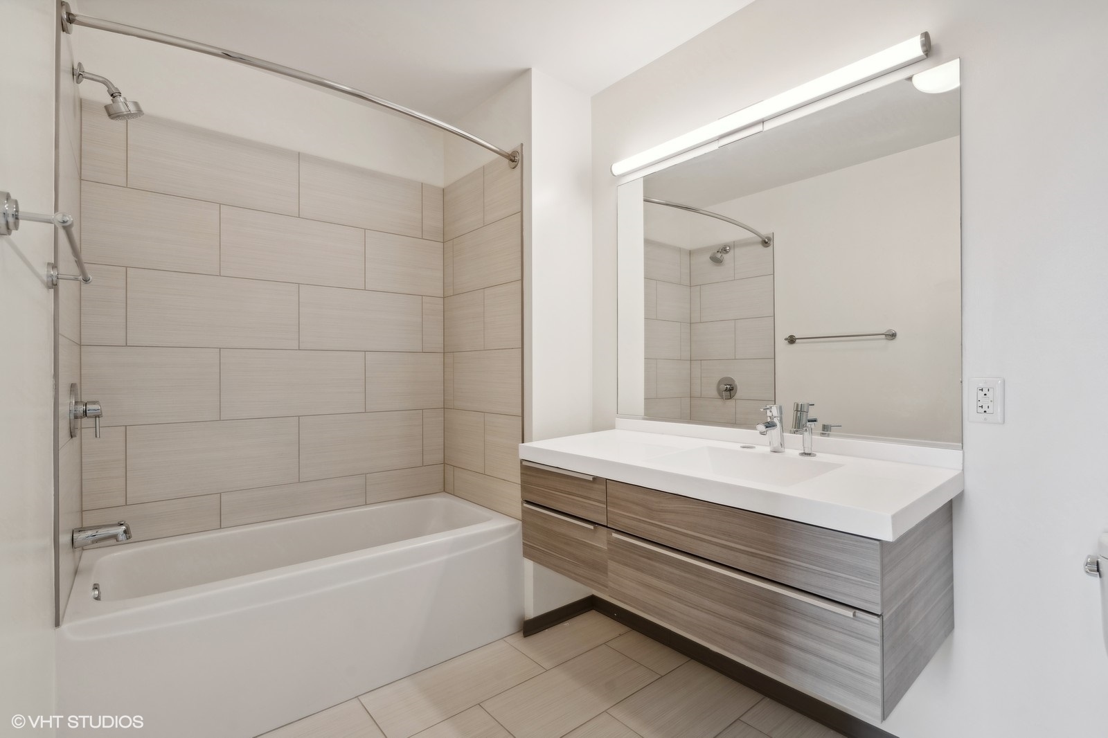1920 N Milwaukee Avenue Unit: 406
