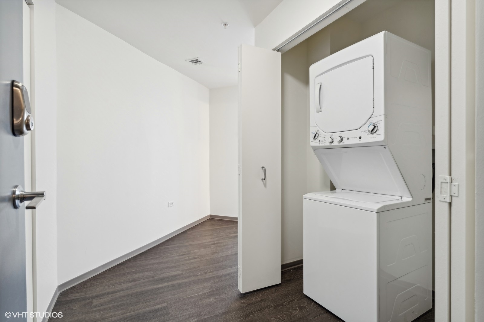 1920 N Milwaukee Avenue Unit: 607