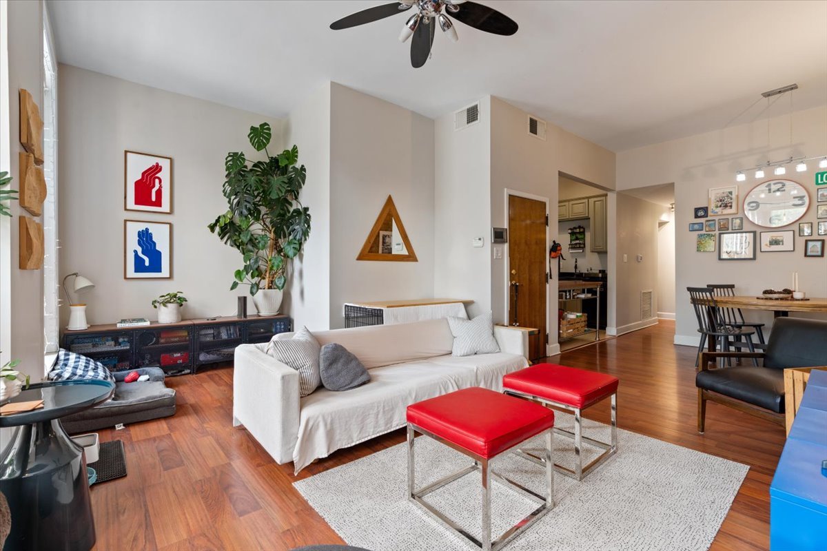 116 W Grand Avenue Unit: 3