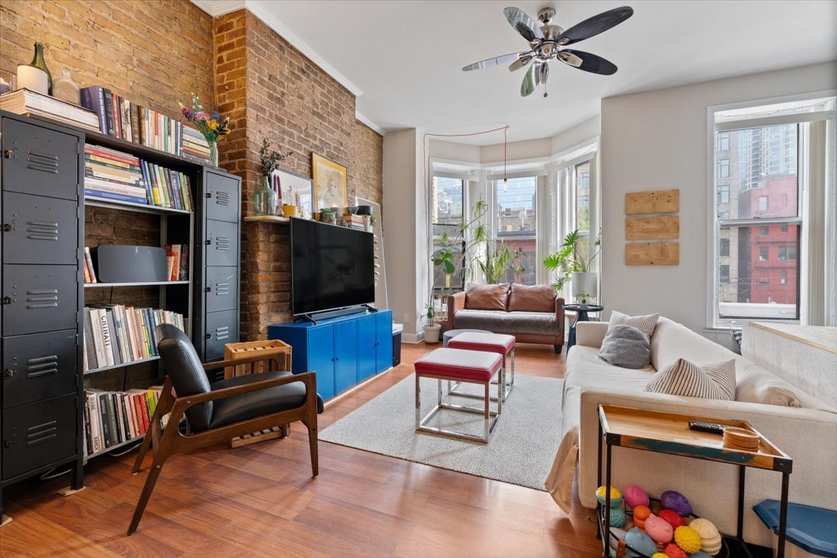 116 W Grand Avenue Unit: 3