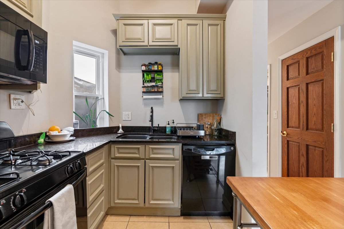 116 W Grand Avenue Unit: 3