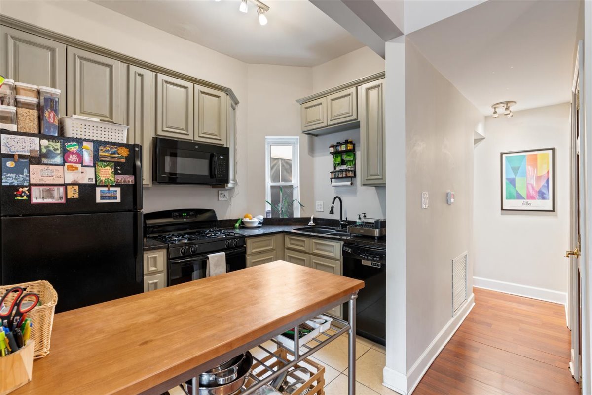 116 W Grand Avenue Unit: 3