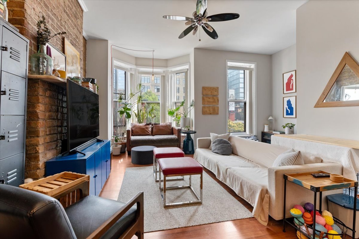 116 W Grand Avenue Unit: 3