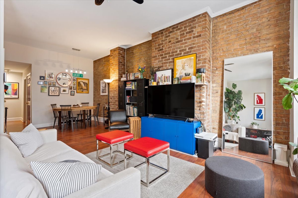 116 W Grand Avenue Unit: 3