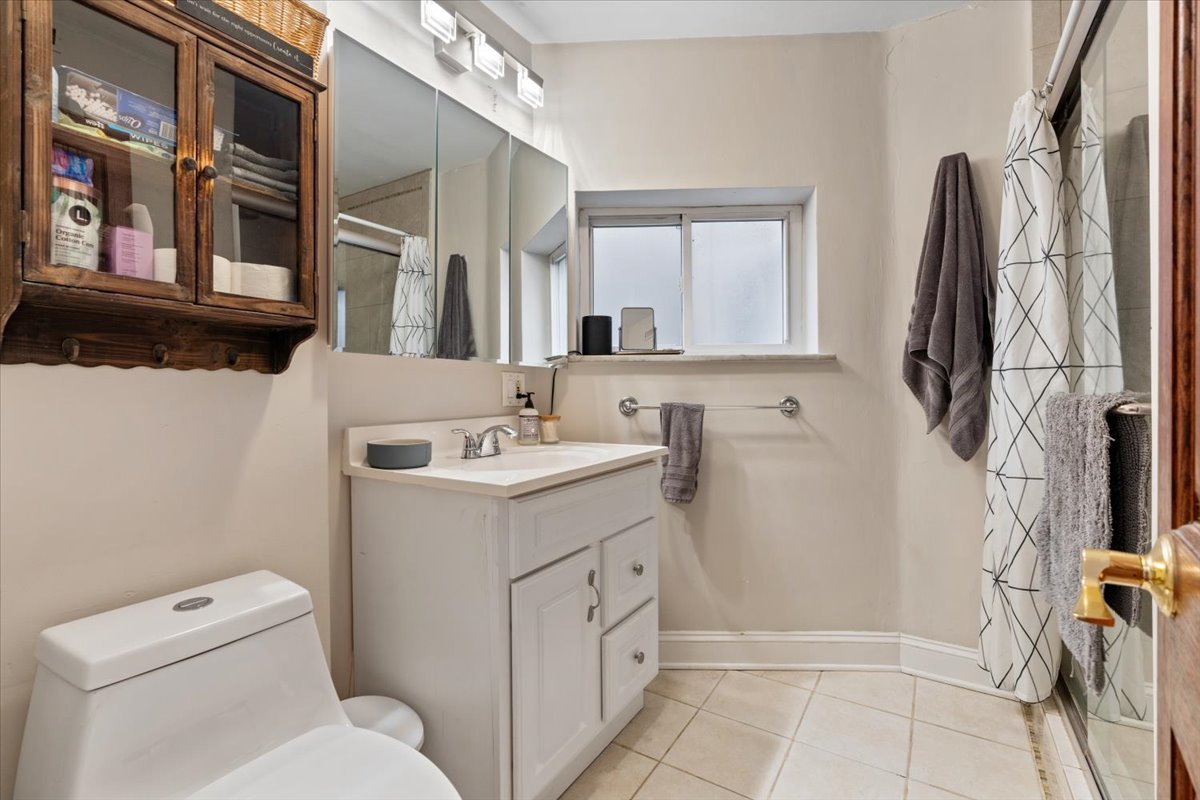 116 W Grand Avenue Unit: 3