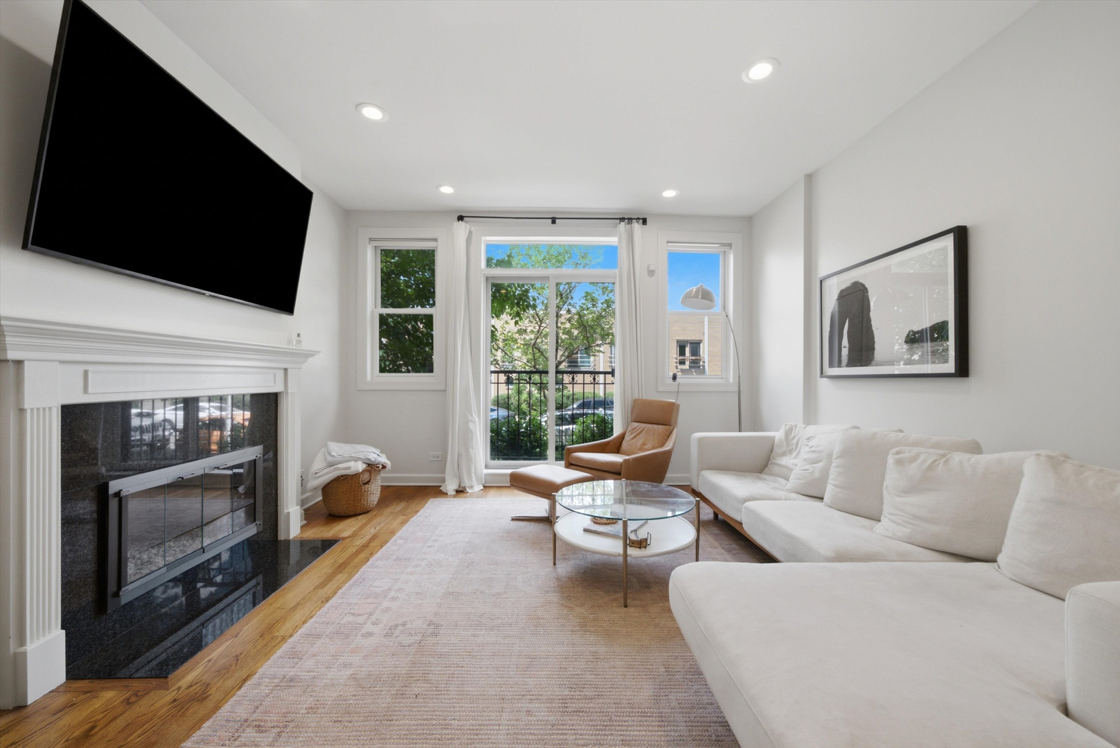 1109 W Cornelia Avenue Unit: 1W