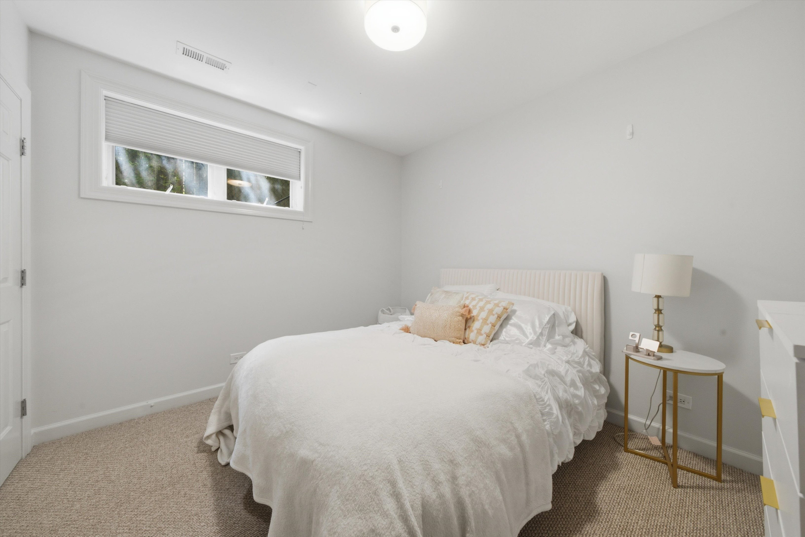 1109 W Cornelia Avenue Unit: 1W