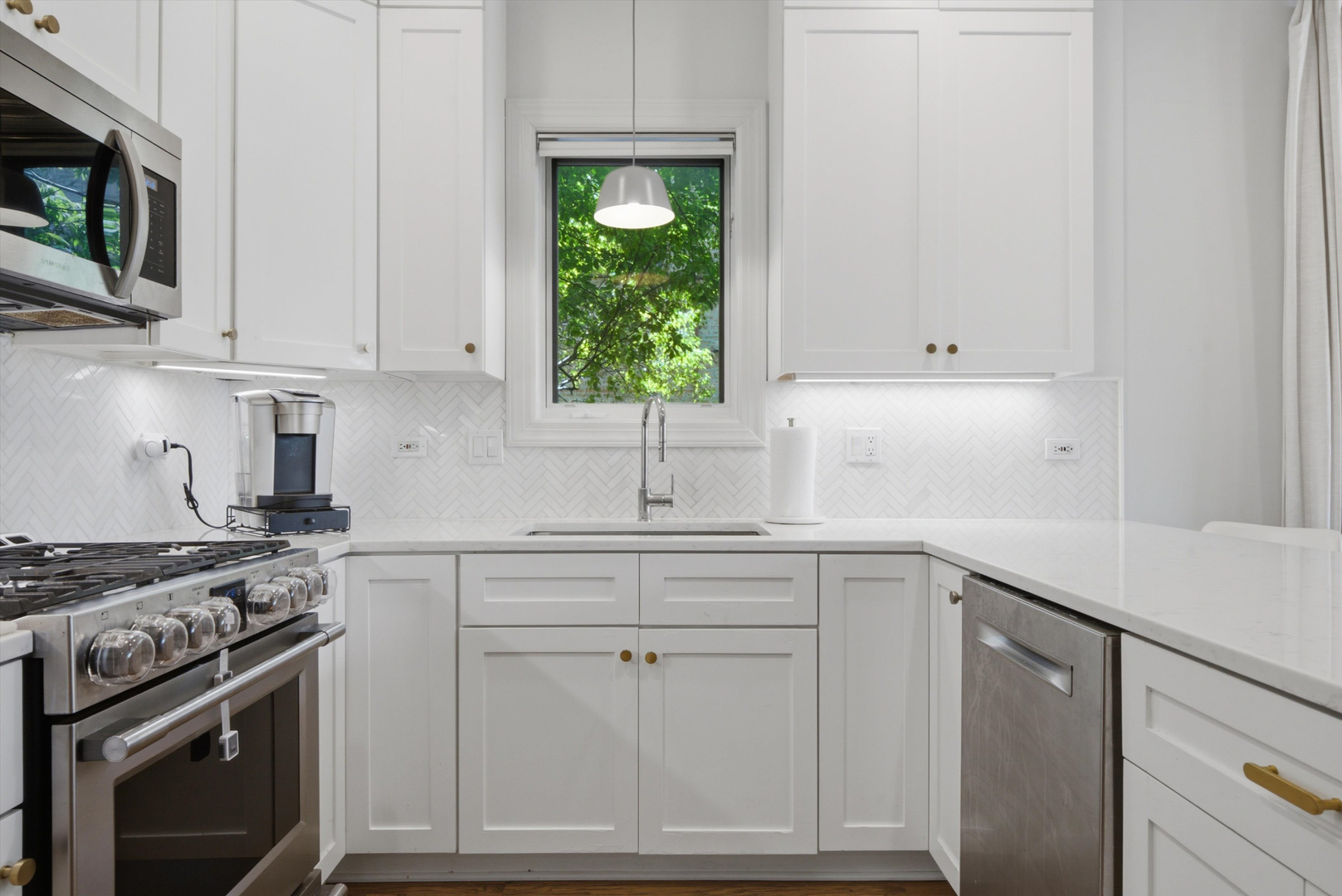 1109 W Cornelia Avenue Unit: 1W