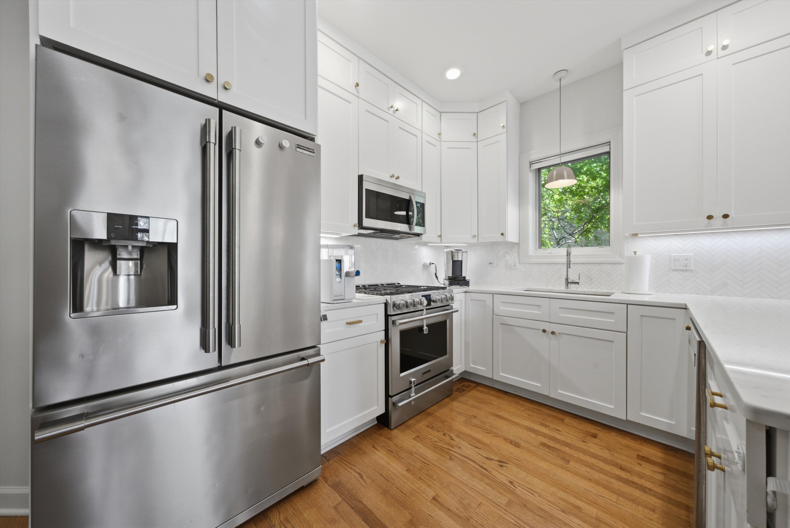 1109 W Cornelia Avenue Unit: 1W