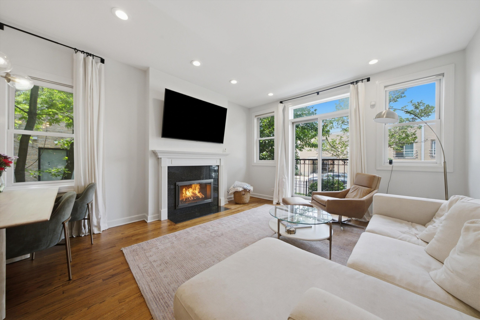 1109 W Cornelia Avenue Unit: 1W