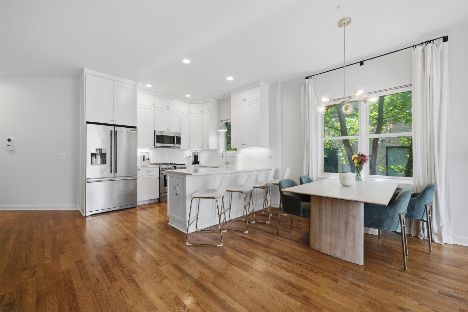 1109 W Cornelia Avenue Unit: 1W