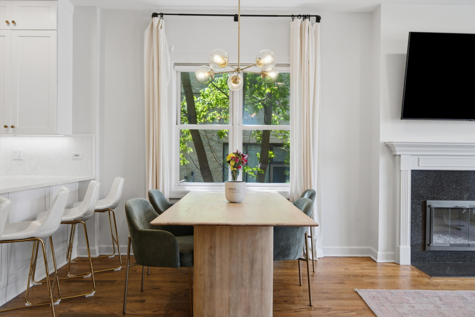 1109 W Cornelia Avenue Unit: 1W