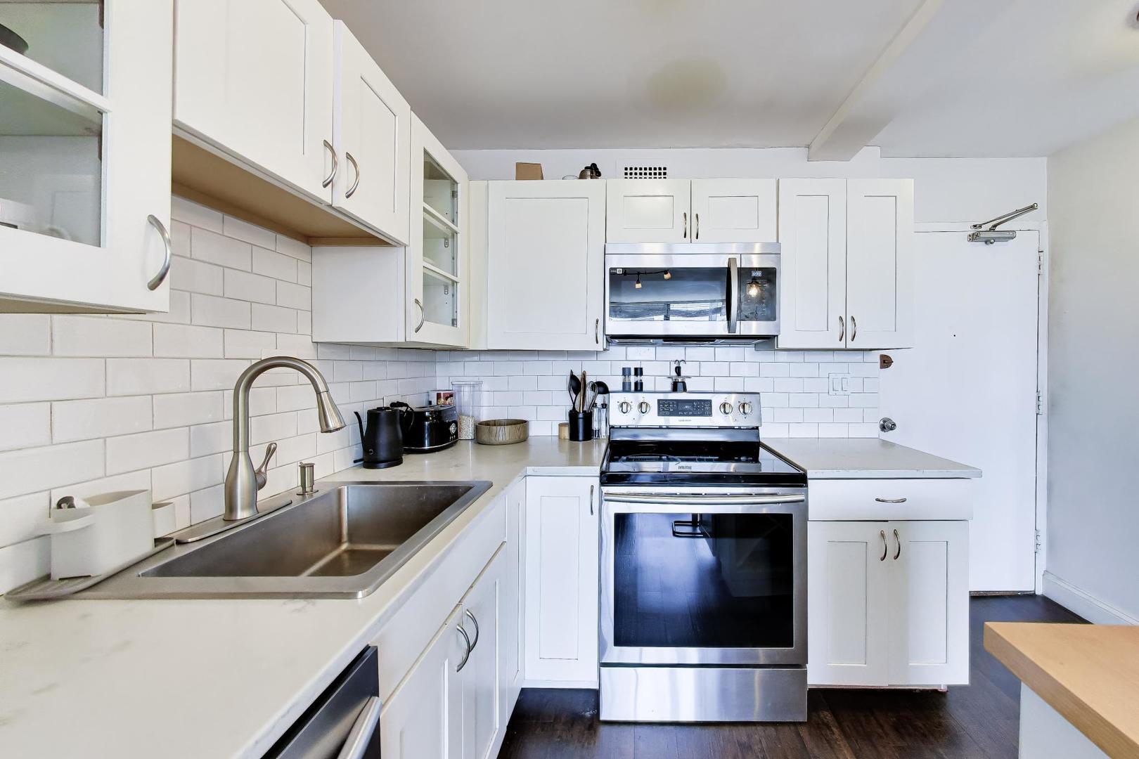 1460 N Sandburg Terrace Unit: 2809
