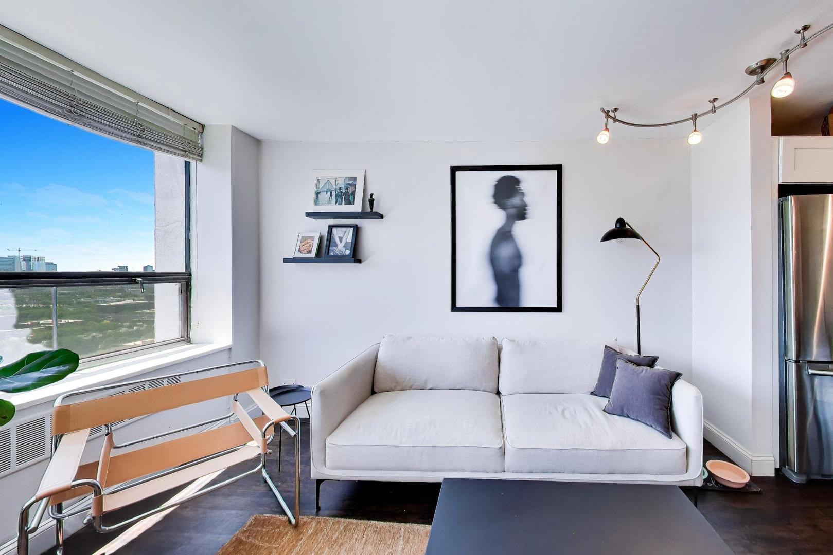 1460 N Sandburg Terrace Unit: 2809