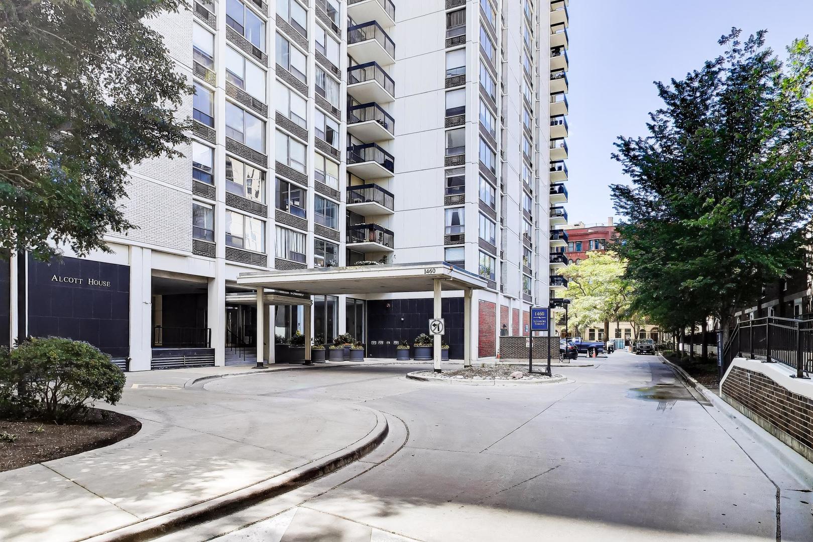 1460 N Sandburg Terrace Unit: 2809