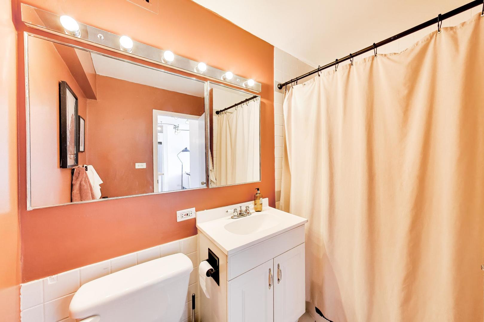1460 N Sandburg Terrace Unit: 2809