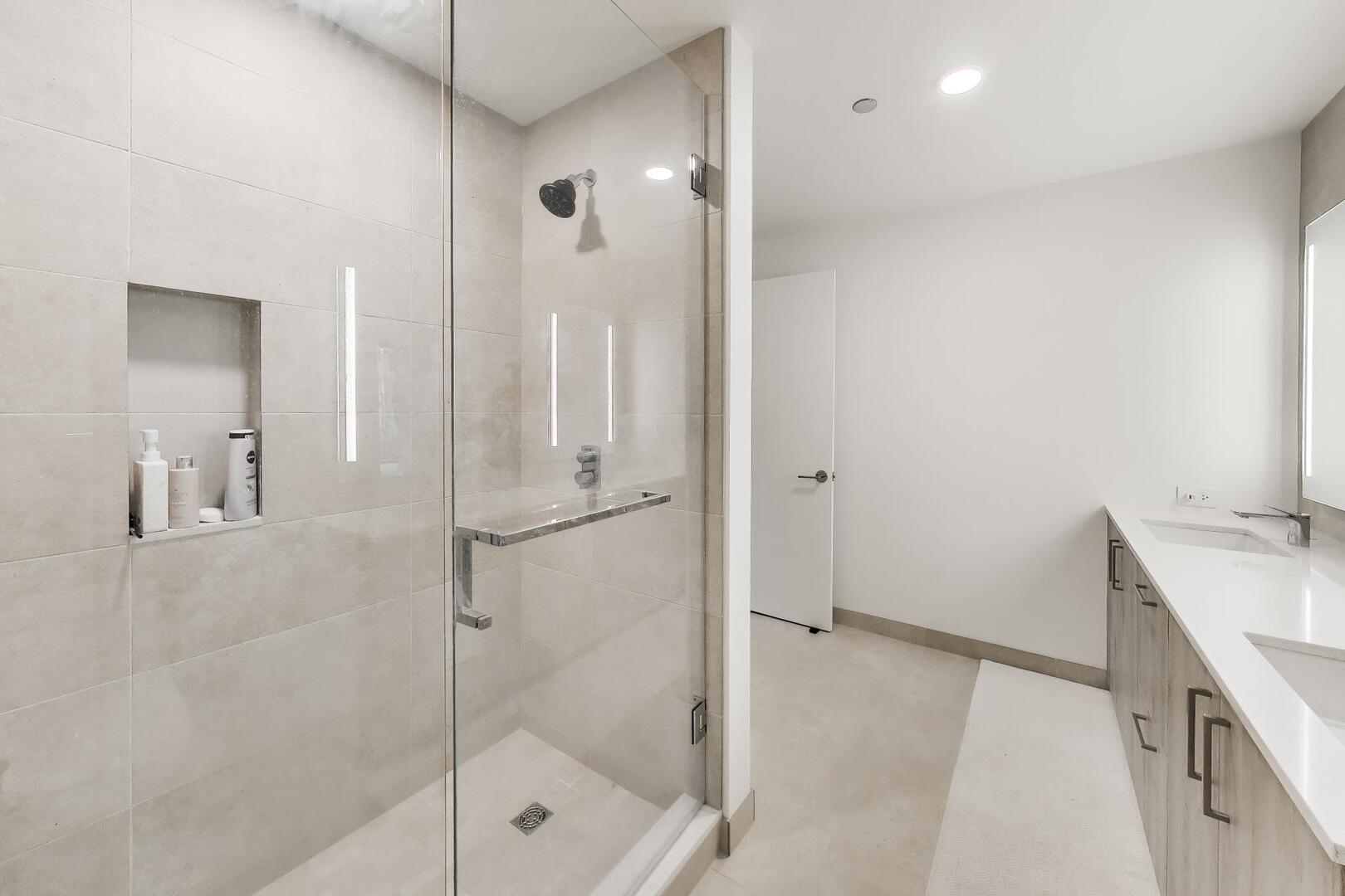 211 N Harbor Drive Unit: 403