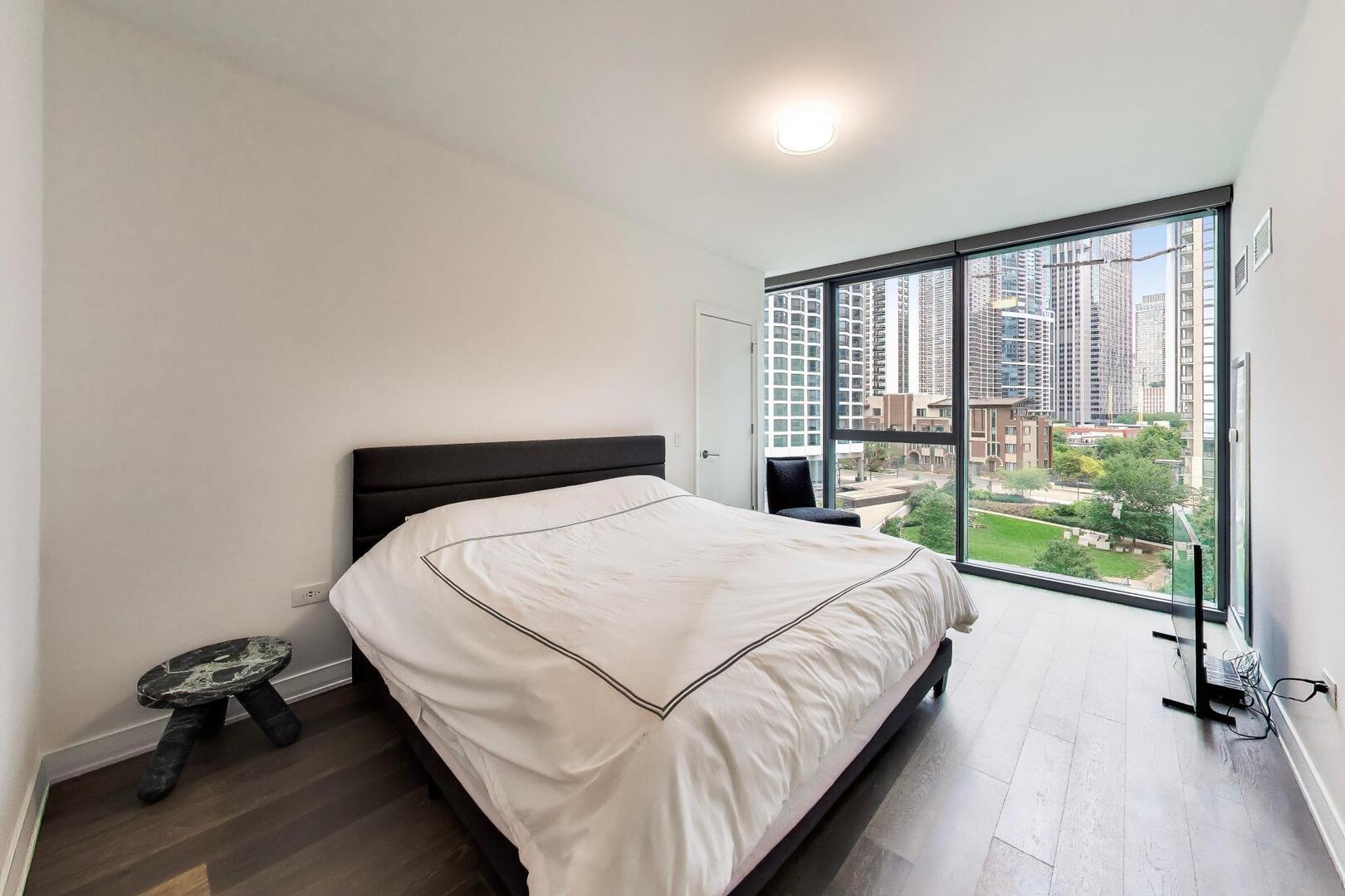 211 N Harbor Drive Unit: 403
