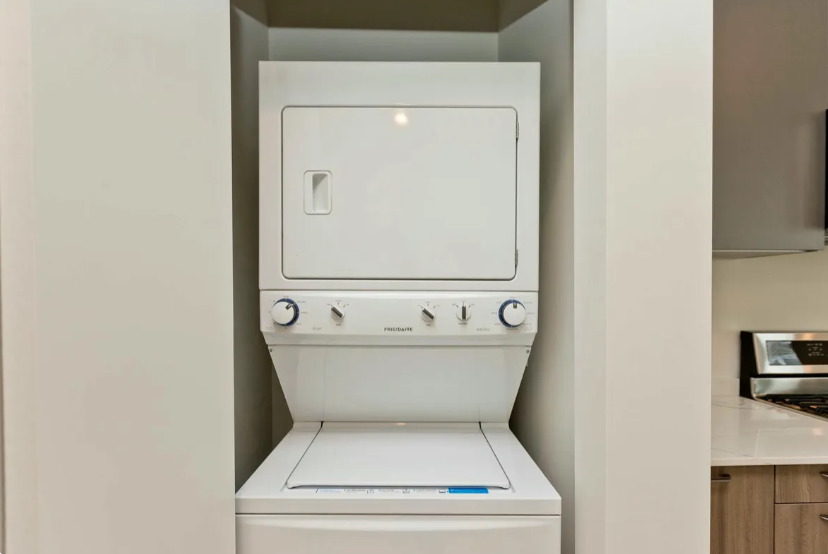 853 N Larrabee Street Unit: 205