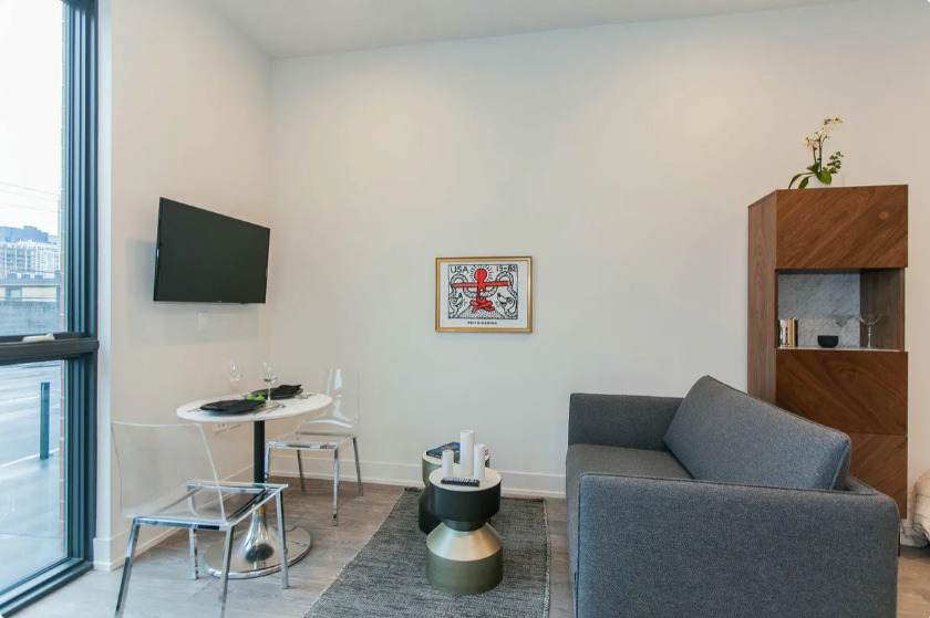 853 N Larrabee Street Unit: 205