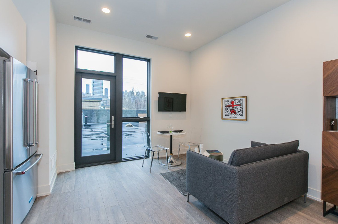 853 N Larrabee Street Unit: 205