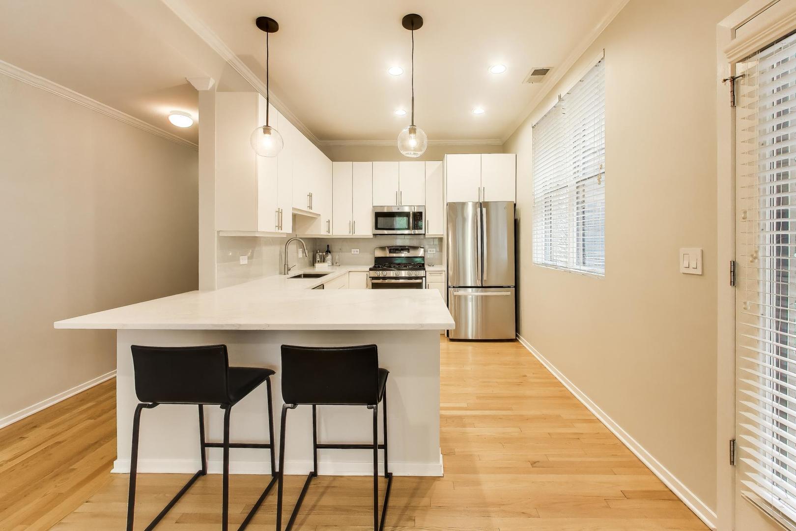 844 W Diversey Parkway Unit: 3E