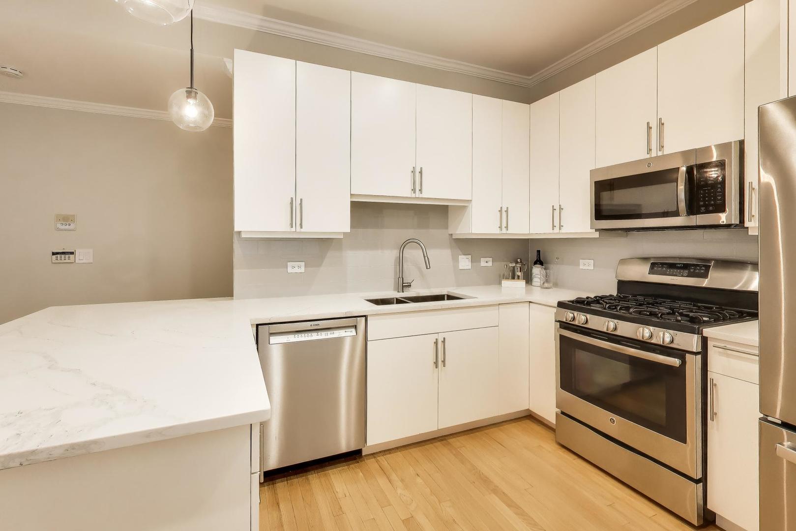 844 W Diversey Parkway Unit: 3E