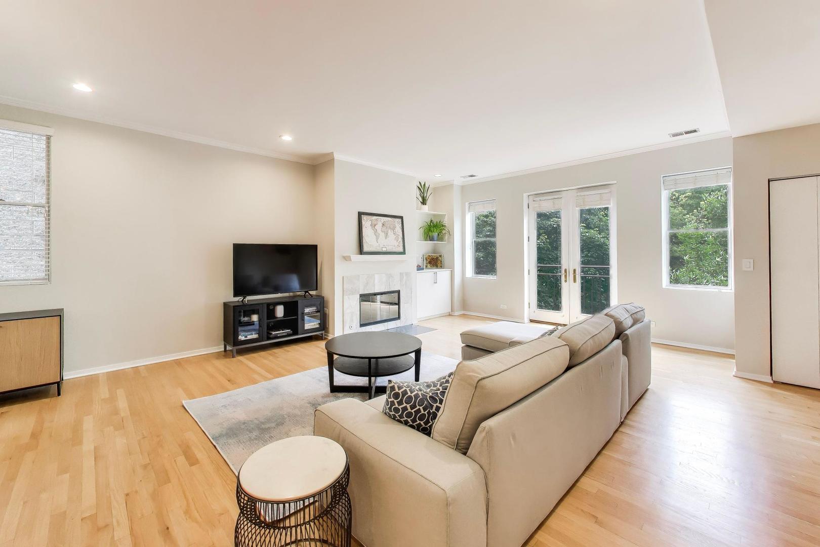 844 W Diversey Parkway Unit: 3E
