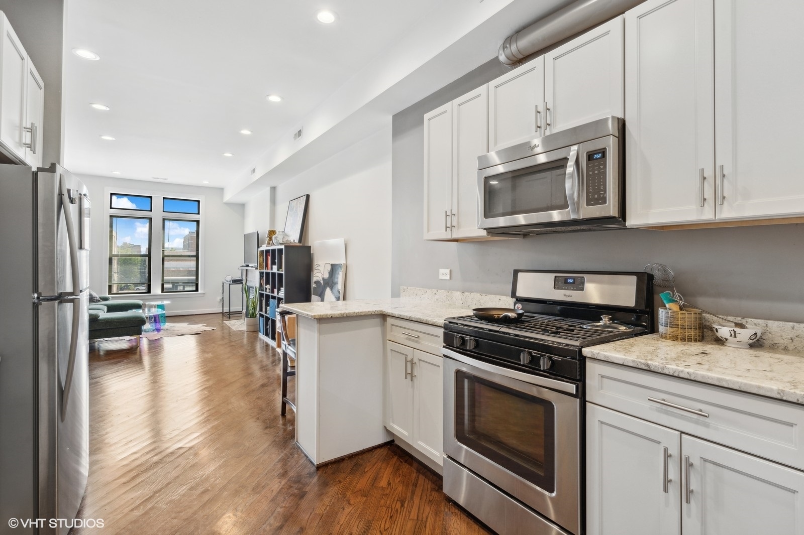 1156 W Grand Avenue Unit: 301