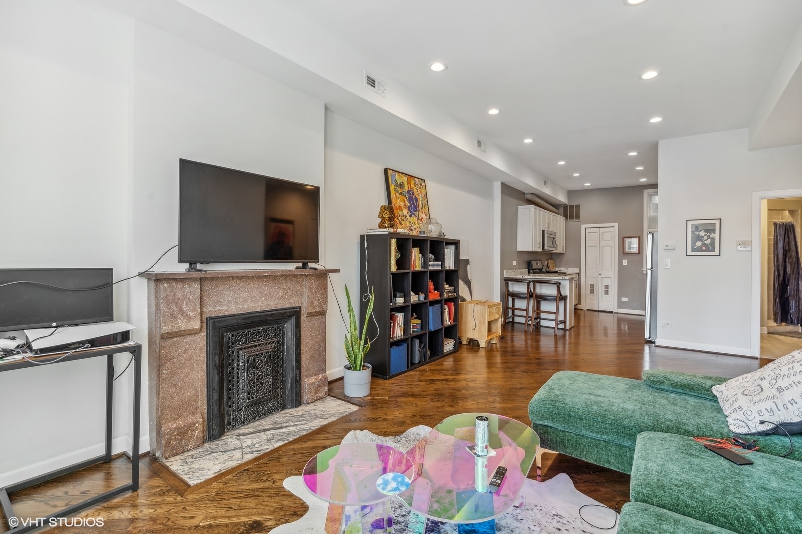1156 W Grand Avenue Unit: 301