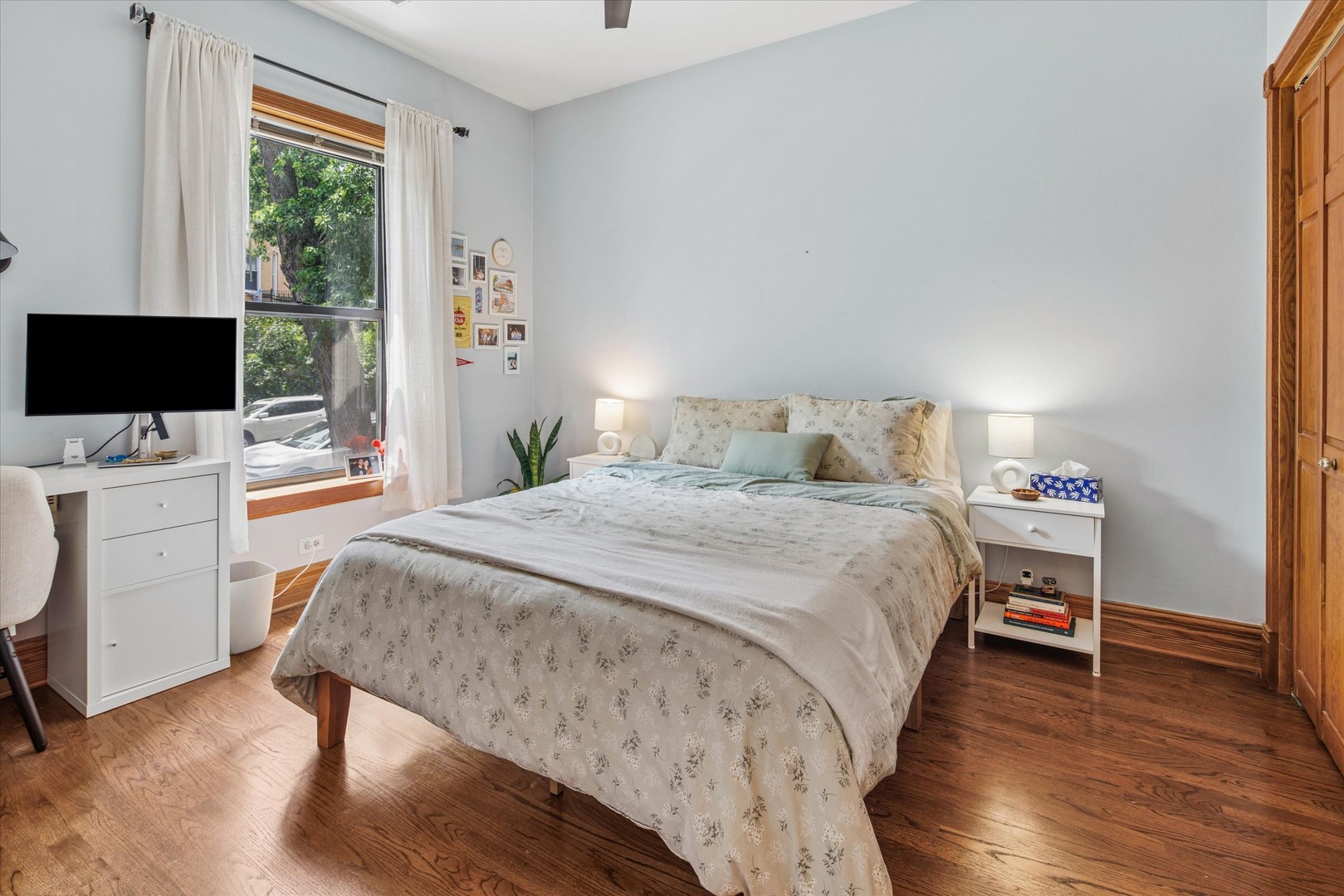 846 W NEWPORT Avenue Unit: 1S