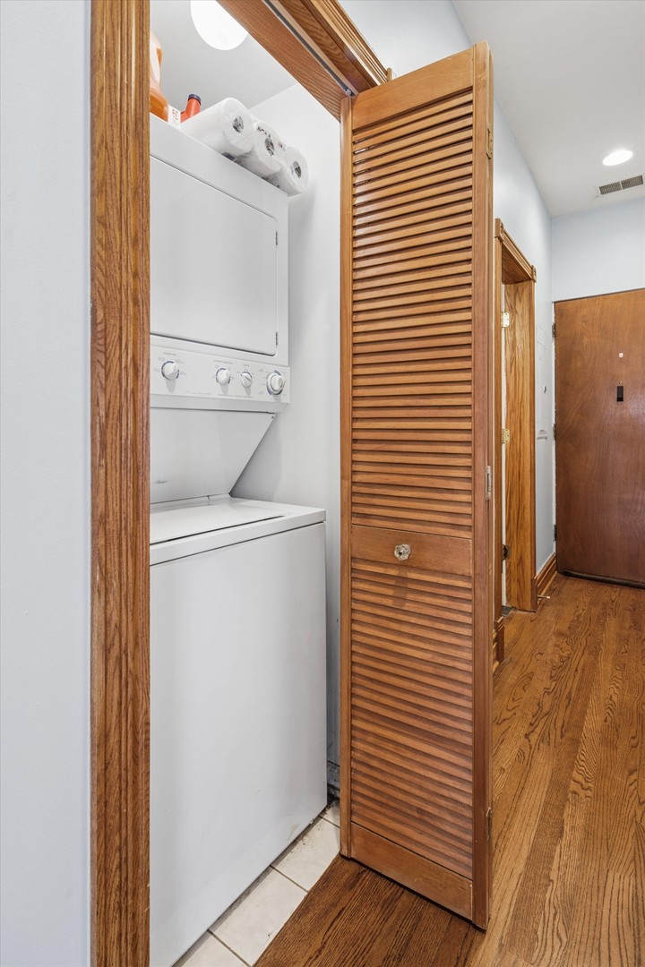 846 W NEWPORT Avenue Unit: 1S