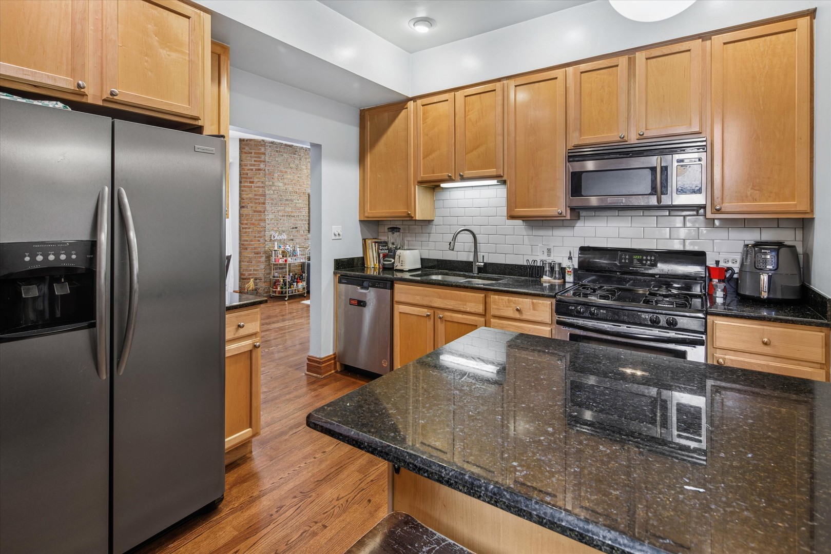 846 W NEWPORT Avenue Unit: 1S
