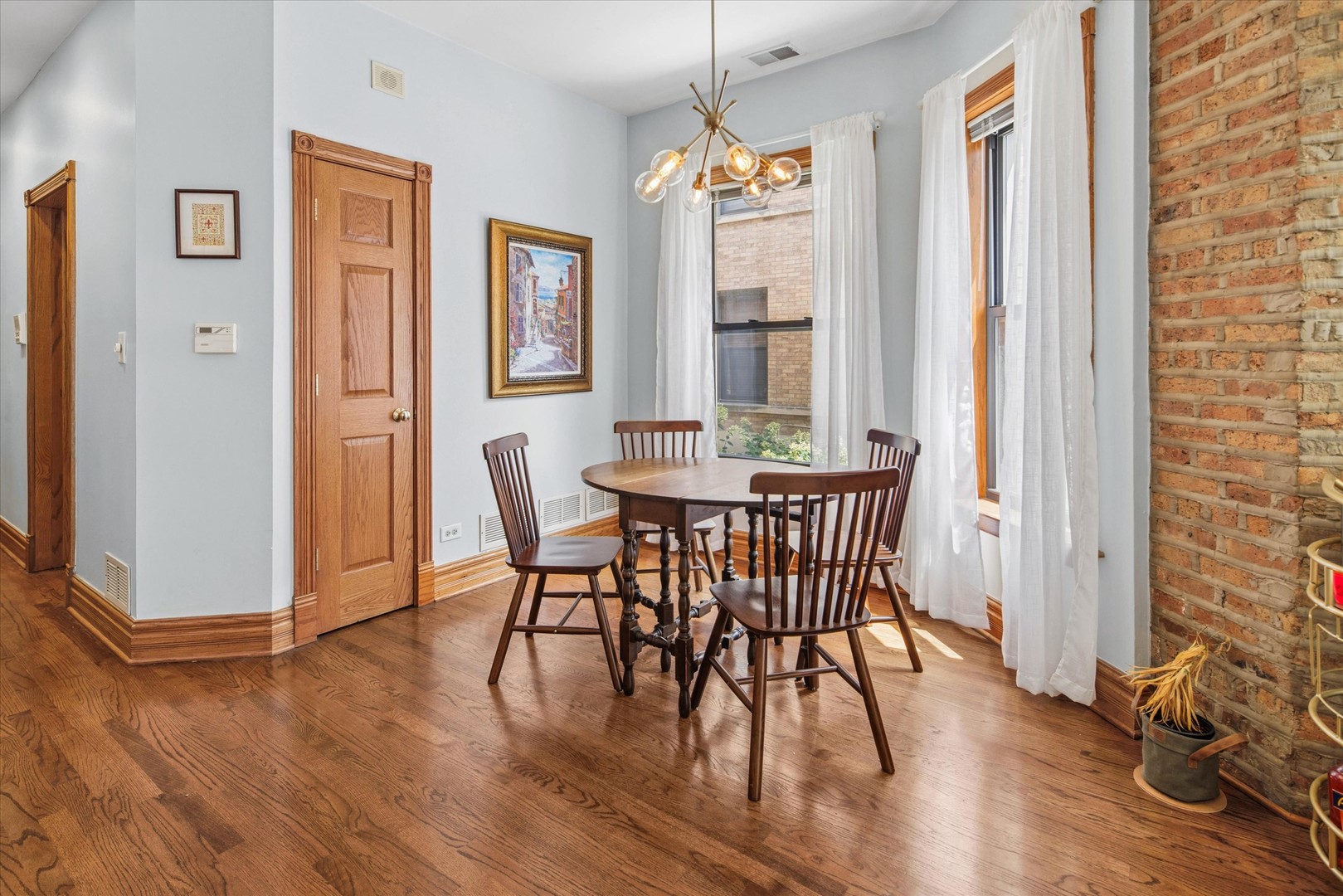 846 W NEWPORT Avenue Unit: 1S