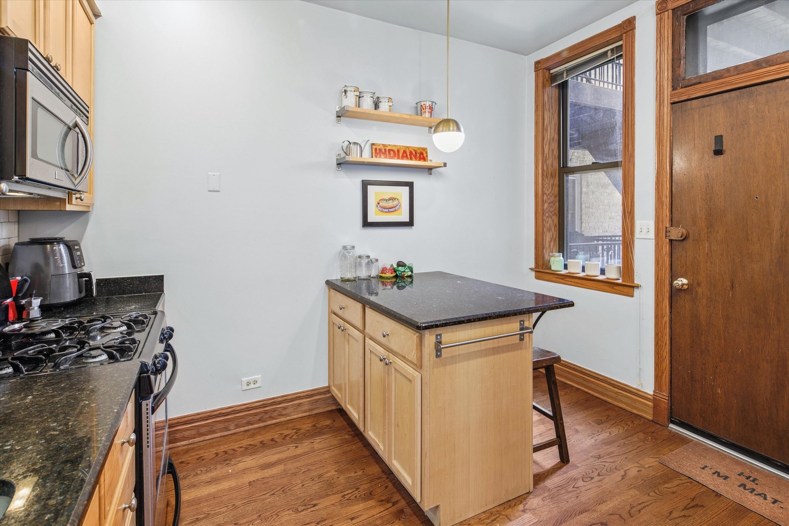 846 W NEWPORT Avenue Unit: 1S