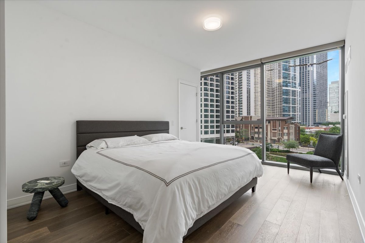 211 N Harbor Drive Unit: 403