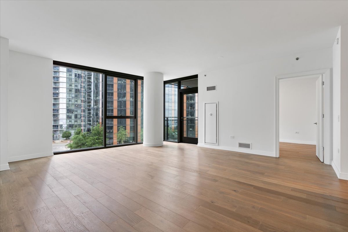 211 N Harbor Drive Unit: 403